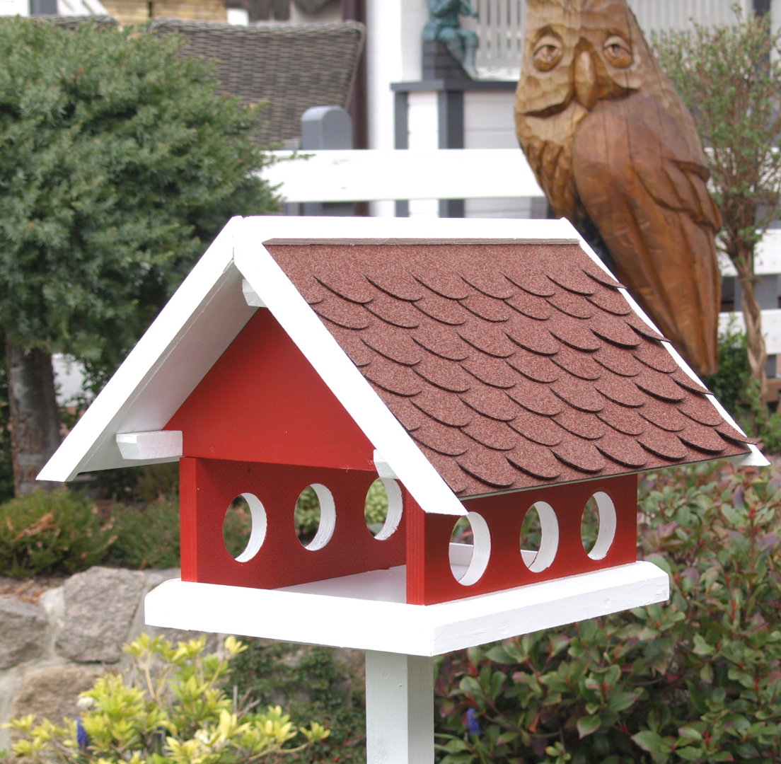 Vogelhaus Futterhaus aus der Landhaus Serie in rot weiß und Bitumen Schindeldach 