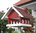 Vogellhaus Futterhaus aus der Landhaus Serie in rot weiß mit rotem Schindeldach